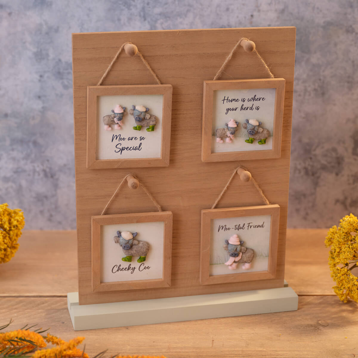 HIGHLAND COW RUSTY AND BONNIE WOOD SQUARE FRAMED PLAQUE WITH RESIN DETAIL 4 ASSTD WITH STAND 24